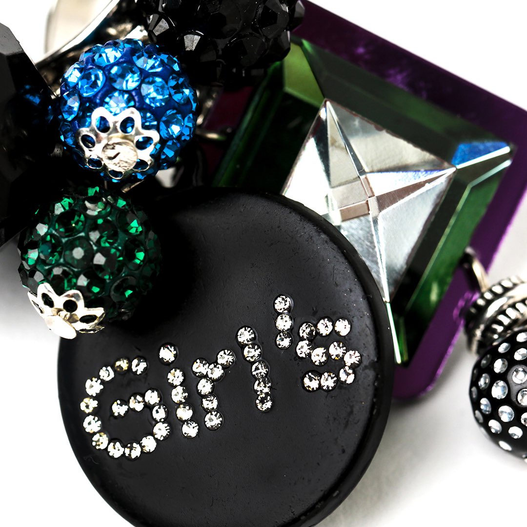 roselinde_'s tweet photo. Un diseño muy #Roselinde son nuestros anillos racimo, que hacemos a juego con cualquier pieza de nuestras colecciones... con este #GraceA les deseamos un...
¡feliz martes, girls !!🤩😎😉 

https://t.co/4BpyV2KIgh https://t.co/E1nEPT3L7C