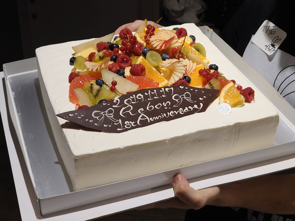 シン ケーキ好き モンサンクレールのセゾンドガトー 洋梨verです フルーツ追加の特注品 巨大でした 生クリーム スポンジ 洋梨 カスタード入り ふわふわで軽くてとても美味しい モンサンクレール リボン スイーツイベントリボン Rebon
