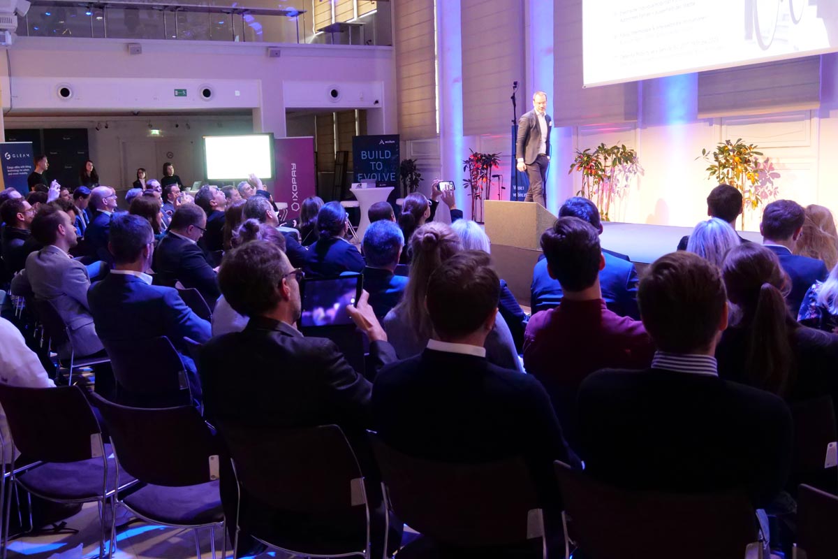 accilium's tweet photo. Day 2 starts like day 1 ended - Professor Stephan A. Jansen  giving "provocative hugs" during his very interesting #keynote with some daring theses about the future of urban #mobility #MaaS2019 https://t.co/R3xP7SBfE0