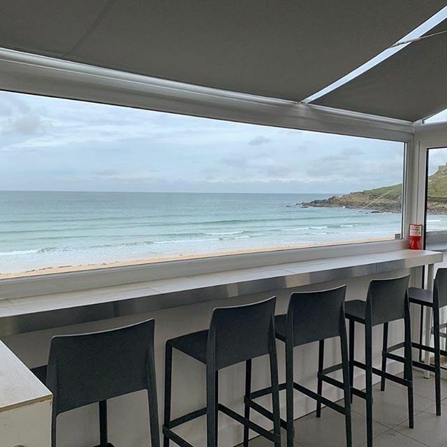 WCornwall_wdyt's tweet image. Beach cafe’s in winter 👌🏻 Repost @porthmeorcafe Winter views like these are hard to beat 😍pull up a stool at our bar and enjoy a coffee...or maybe a glass of prosecco! ☕️🥂 #porthmeorcafe #winterincornwall #exploringcornwall #seaview #bestseatinthehou… ift.tt/34kOrcB