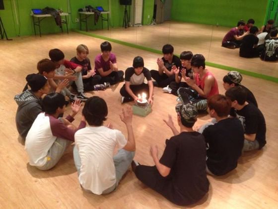 17_campfire's tweet photo. 오늘은 내생일이다
별로 특별한 일이 없었던 그런 하루

-131004 17's Diary 정한- https://t.co/hG3bwzU9XV