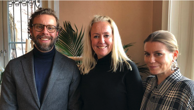 Skogsindustrin's tweet photo. Södras #innovation att återvinna textil är en viktig pusselbit för en mer hållbar textilbransch. Men för att skapa en cirkulär textilindustri krävs fler gränsöverskridande samarbeten. Det menar @sodra, Swedish Fashion Council och @RISEsweden. 

Läs mer: https://t.co/NZGShhI1qZ https://t.co/p8NwceIxlG