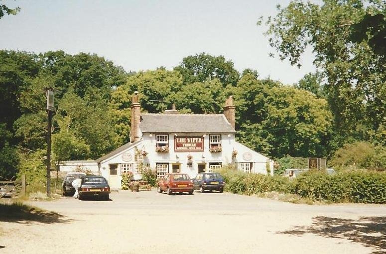 FryerningFrame's tweet photo. @RideBlackmore @TheBakeHouse3 @kneadfood @thefeelgoodcafe Unfortunately, the future of #TheViper #MillGreen is uncertain and it didn't appear to be "active" on Sunday. Such a shame. This was it in 1989 (@IngFryPC ). Apologies, but I used a 1983 crystal green Fiesta Finesse to get there. It was in the foreground but I cropped it out! https://t.co/kiRTBGGjRe