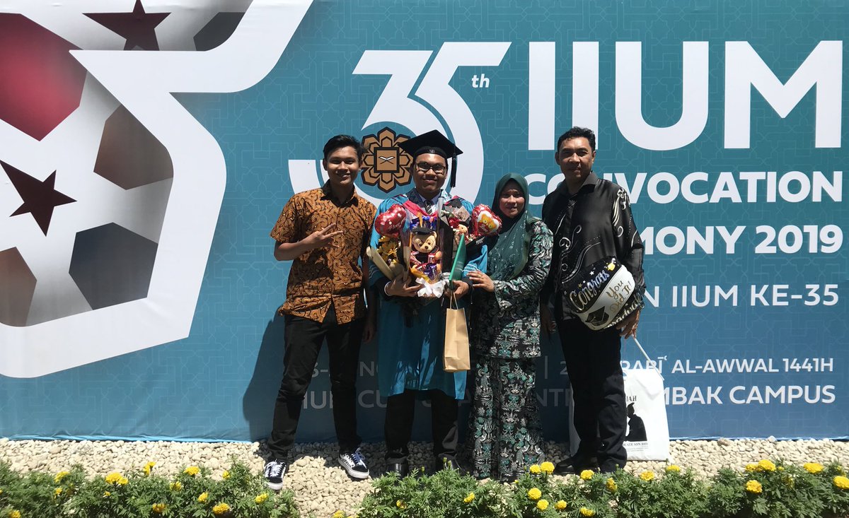 rhmnmkhtr's tweet photo. Alhamdulillah 🎓 #35thIIUMCONVOCATION https://t.co/lU6oAQ5oPz