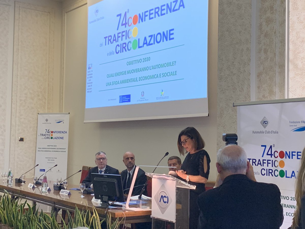 VpensaV's tweet photo. #conferenzadeltraffico la ministra De Micheli parla di un serio piano per le infrastrutture. Minimo 5 anni di lavoro. https://t.co/4VnYaJf3w1