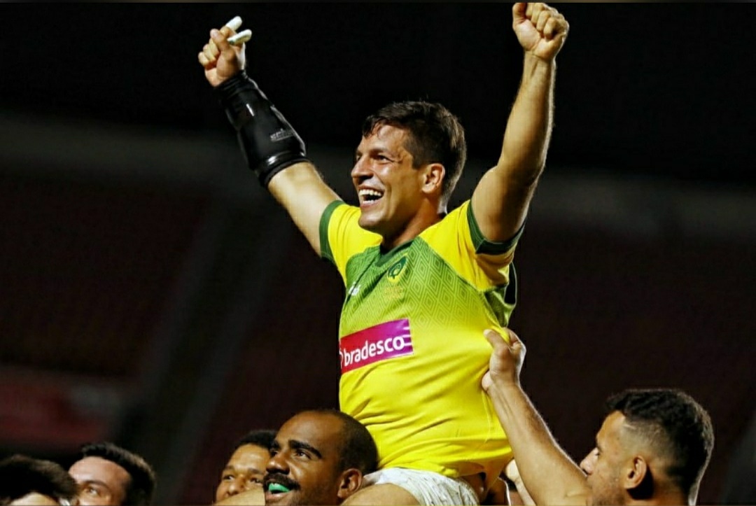 ¡ADEUS, TANQUE! 😔🇧🇷👏

El veterano Lucas ' Tanque' Duque no jugará más para el seleccionado brasileño. Defendió los colores de su país tanto en quince como sevens, durante catorce años.

#ElRugbyNosUne
#AmericaCrece
