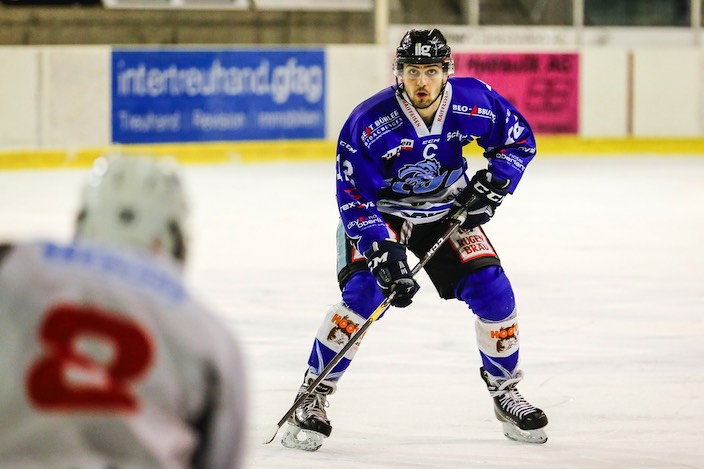 plattformj_ch's tweet image. Der SCUI gewinnt gegen den Tabellenersten HC Franches-Montagnes zu Hause im Eissportzentrum Bödeli. Und sogleich steht das nächste Heimspiel an. Heute Dienstagabend kommt der EHC Saastal – ein Duell auf Augenhöhe. #scui #jungfrauzeitung ow.ly/xiTX50xkMFs