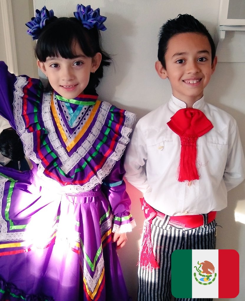 TereZu16's tweet photo. Celebrating Multicultural Day at @ireDCSD.
Proudly Mexicans!!! ๐ฒ๐ฝ!
#MulticulturalDay2019 https://t.co/MTdDhNjnt3