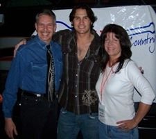 Happy birthday, Joe Nichols! Call the morning show 352 867 1023 tomorrow to talk about your birthday! 