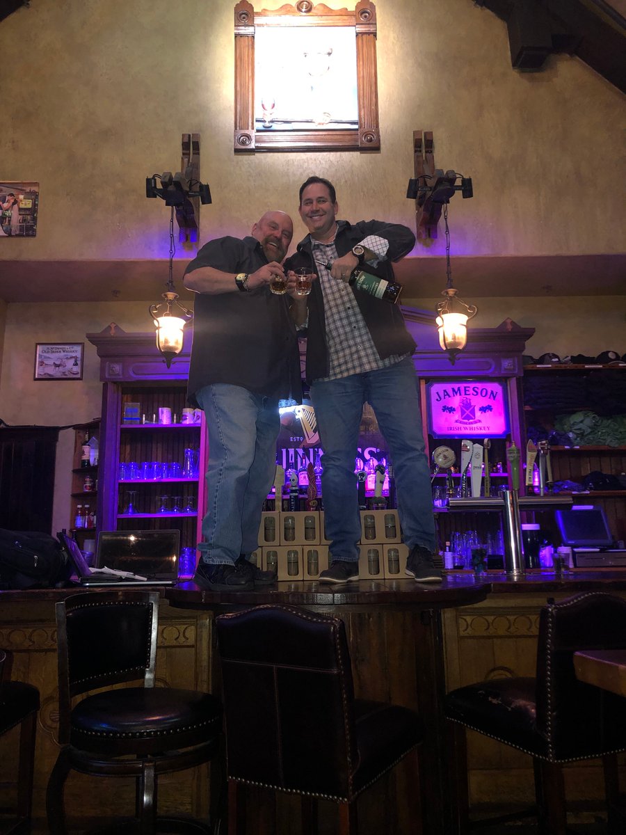 Whenever you #shopsmall, it makes a big difference. But i'm not just talking about $$$. That why I love hanging out at #DublinPub. Its local and delicious  #shopsmallbighug #AmexAmbassador