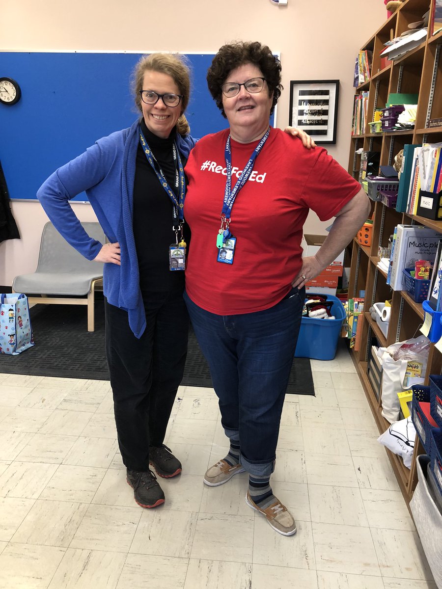 miller_lori21's tweet photo. Lakewood solidarity #GEETF #ETFOstrong https://t.co/gskjvNyPwD