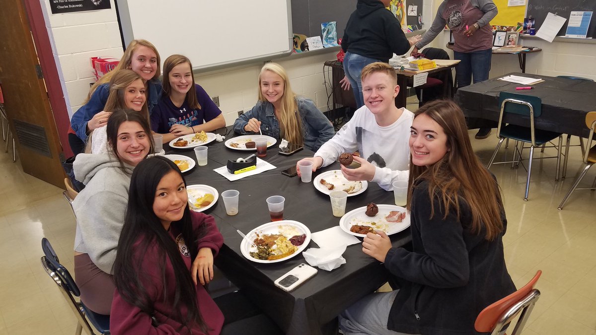 MichaelDillman's tweet photo. Fantastic job @BhsEssence on the soul food lunch today! The greens and potatoes were amazing! #OneSchoolNoLimits #GoBigInBrunswick https://t.co/7yRMQ2eeRz