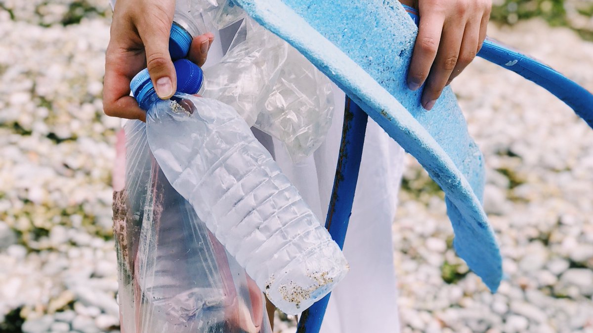 [Info Léman] Le saviez-vous ?
Chaque année, c’est environ 50 tonnes de plastique qui sont rejetées dans le Léman. 😧
¤
Suivez l'Association de Sauvegarde du Léman dans ses actions en local, pour un #lacleman plus propre. asleman.org/fr/