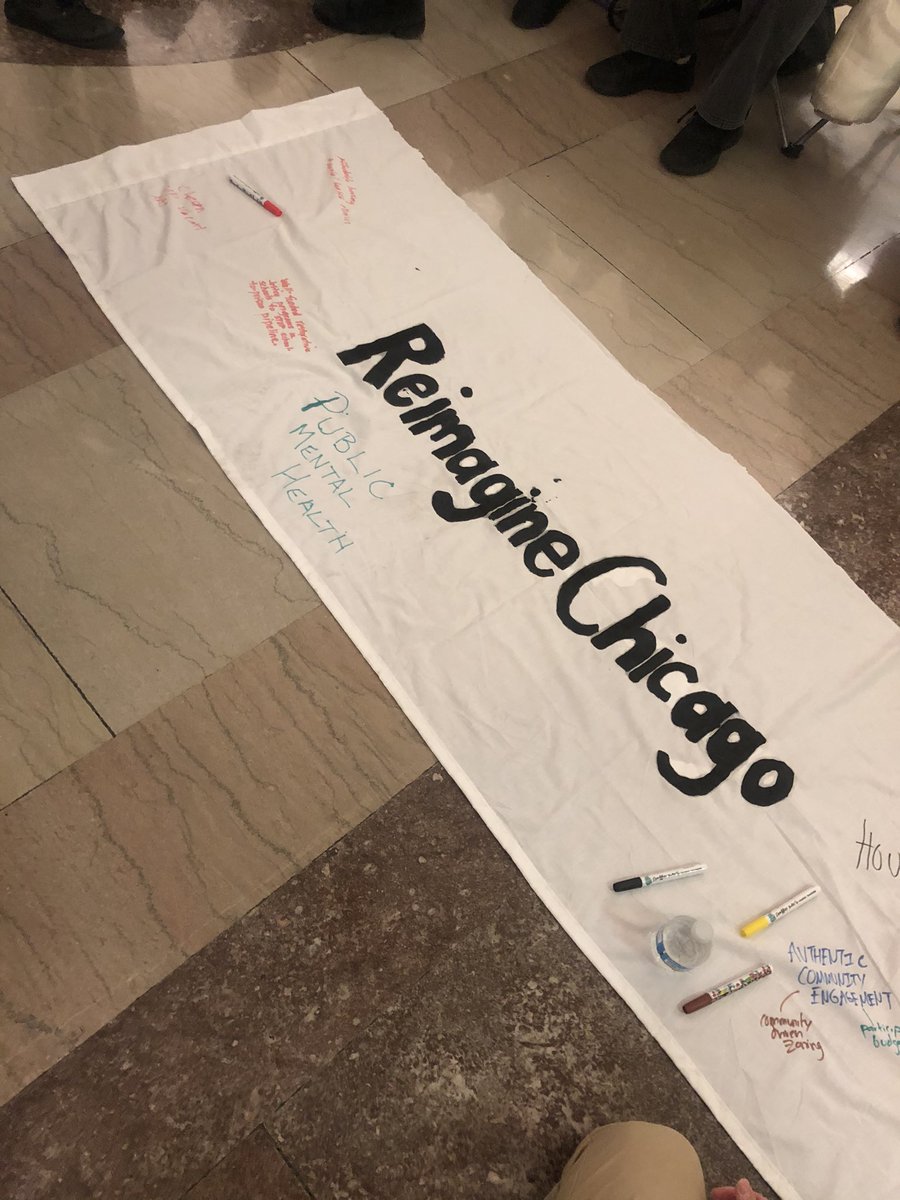 ssidetogether's tweet photo. We’re at city hall today making clear that this budget doesn’t reflect our values! We need public services like mental health clinics & the corporations to pay their fair share #ReimagineChicago #BudgetfortheMany https://t.co/1cfrxYAhm2