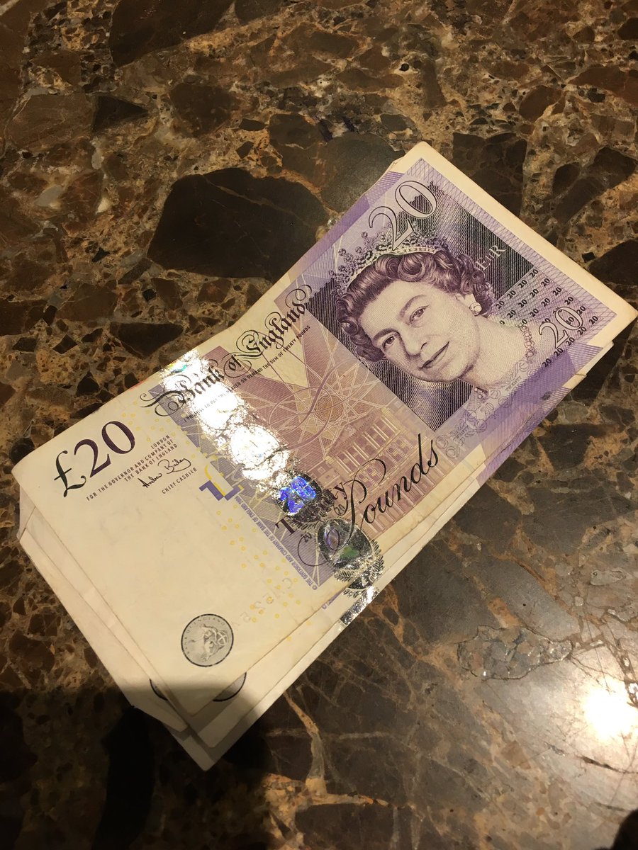 2年半使わなかったLloyd'sのデビットカードもちゃんと機能してくれた✨
現地通貨もあり、見知った空港であり。海外きた気がしない? 