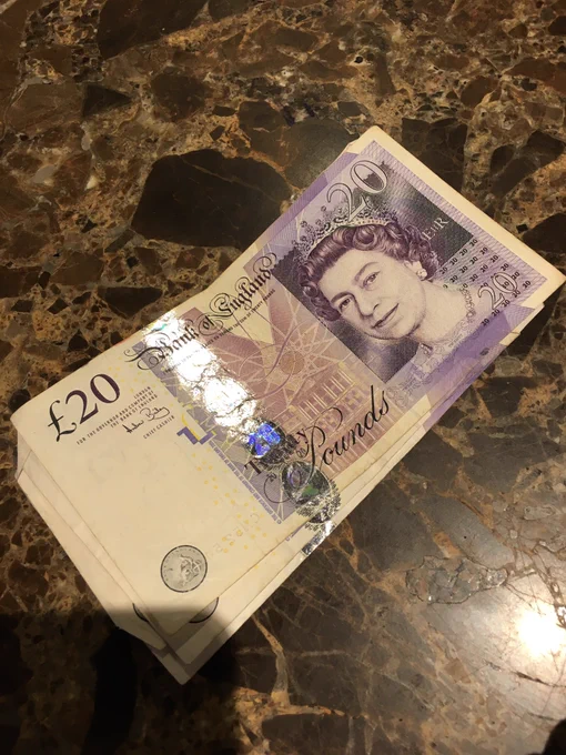 2年半使わなかったLloyd'sのデビットカードもちゃんと機能してくれた✨
現地通貨もあり、見知った空港であり。海外きた気がしない? 