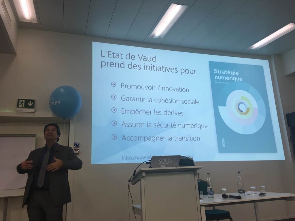 MauriceKaag's tweet photo. Patrick Amaru de l’Etat de Vaud, pour une société numérique responsable. #SwissDataForum 2019 #Lausanne #Aquatis #Trivadis https://t.co/gwISwyQ693