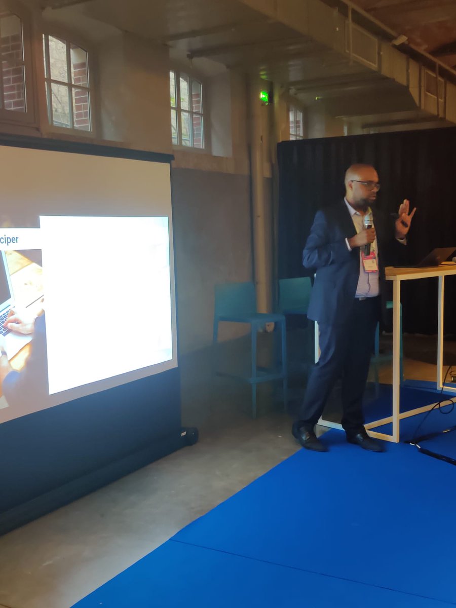ebg's tweet photo. #IA &amp; #SEO : L'Intelligence Artificielle crée le futur du #DigitalMarketing... et ça commence dès maintenant !
Présentation de @naguibtoihiri, Directeur Global SEO @ArtefactDigital
#Digitalinno2019 #EBG https://t.co/A7OH0XhWB3