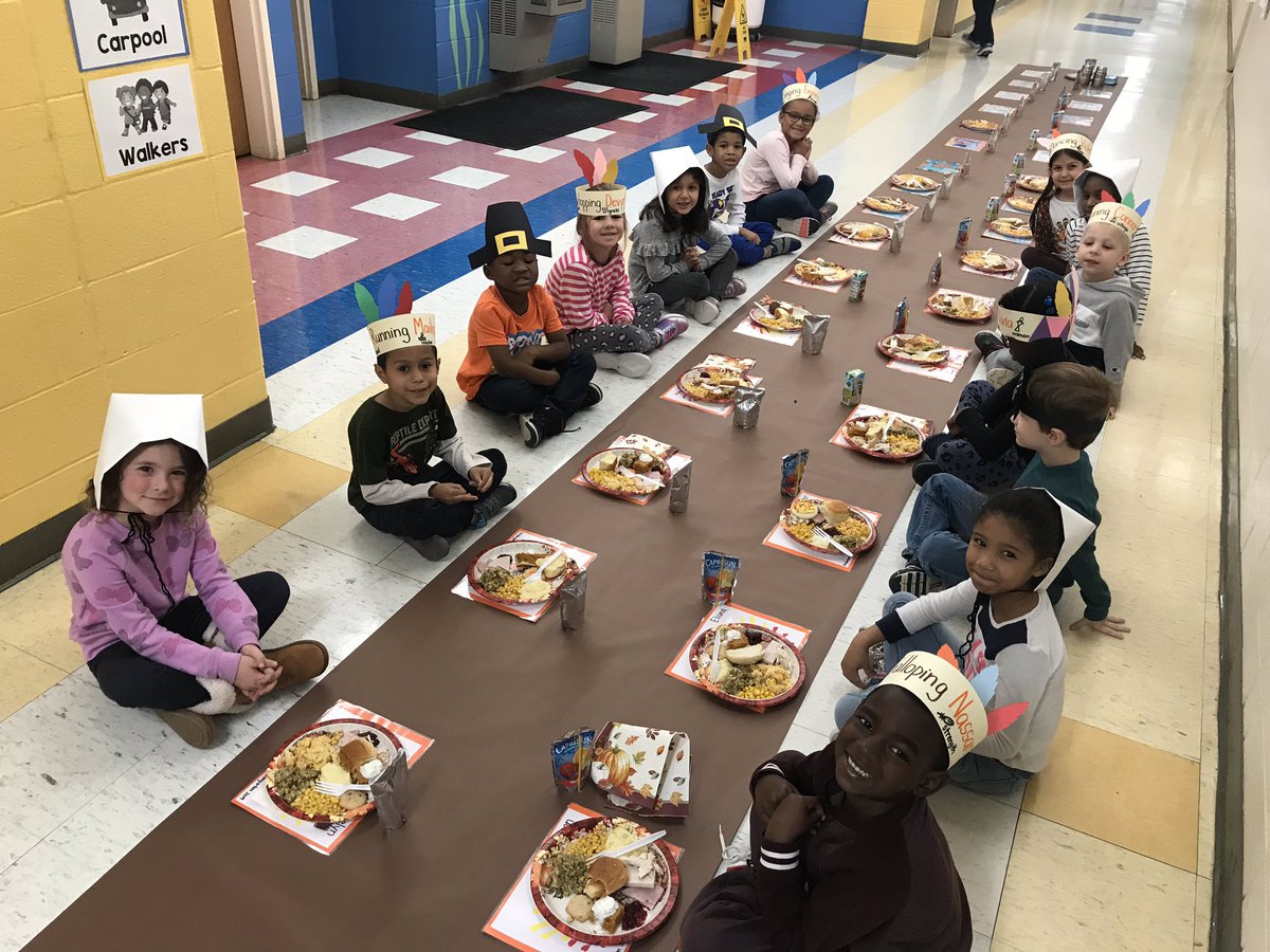 AnthsAlligators's tweet photo. FULL ❤️! The biggest Thanksgiving feast @DurantEagles has ever seen! We LOVE our kinder community! Happy Thanksgiving! https://t.co/BG0NVHTQnp