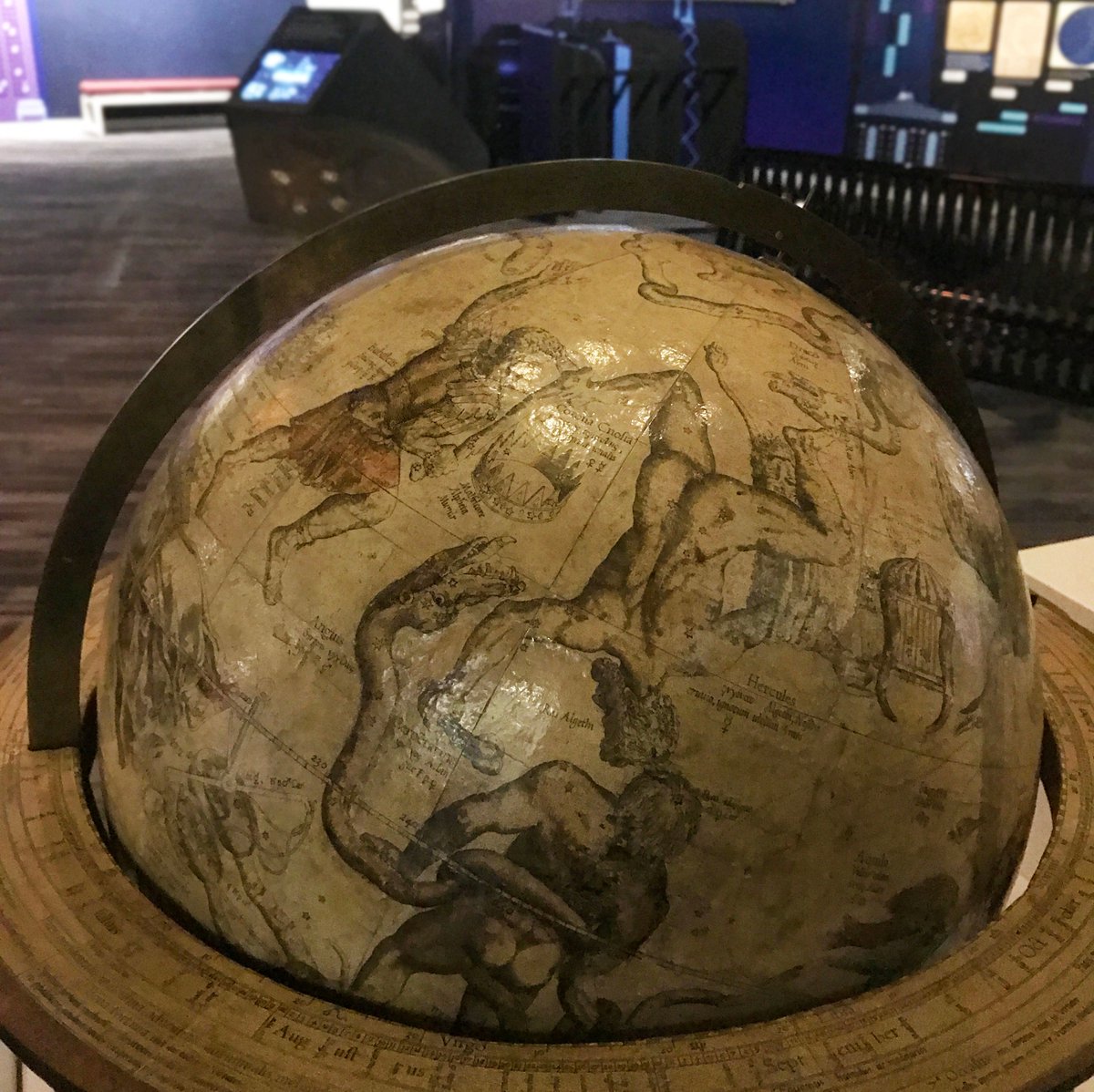 AdlerPlanet's tweet image. Let&apos;s take this #CelestialGlobe out for a spin! 🌎

Made by the famous 16th-century mapmaker Gerard Mercator, this celestial globe showcases 50 constellations, most of which are still used today. 🌌 Check out this intriguing astronomical artifact in #ChicagosNightSky!