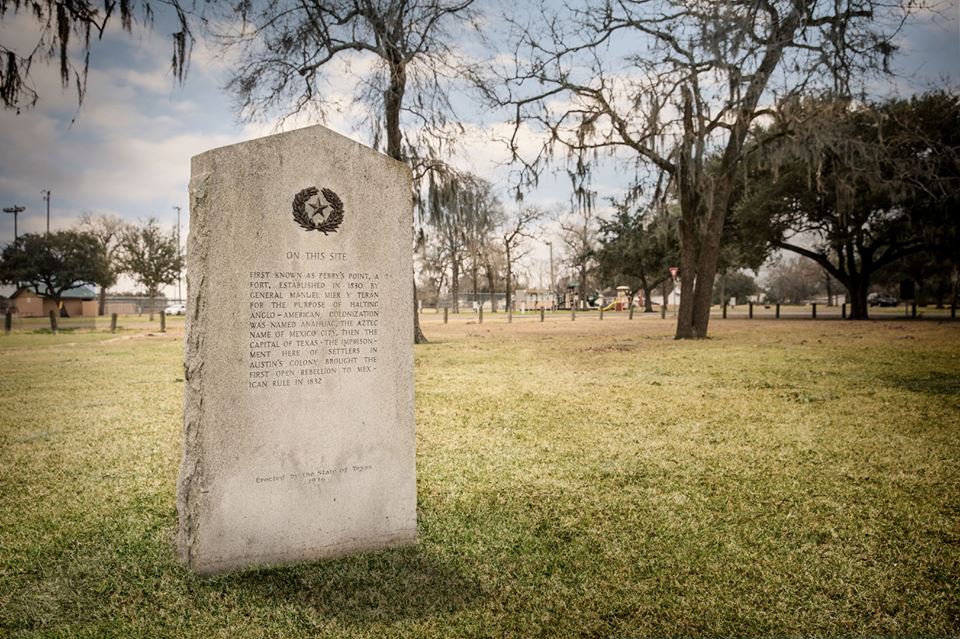 TxHistComm's tweet photo. Before the famous battles at the Alamo and San Jacinto, a little-known skirmish occurred at the mouth of the Trinity River east of Houston. Fort Anahuac and other sites played a significant yet underappreciated role in the Texas Revolution. Read more: https://t.co/awDyUj9Bfz https://t.co/nm3fMykKaw
