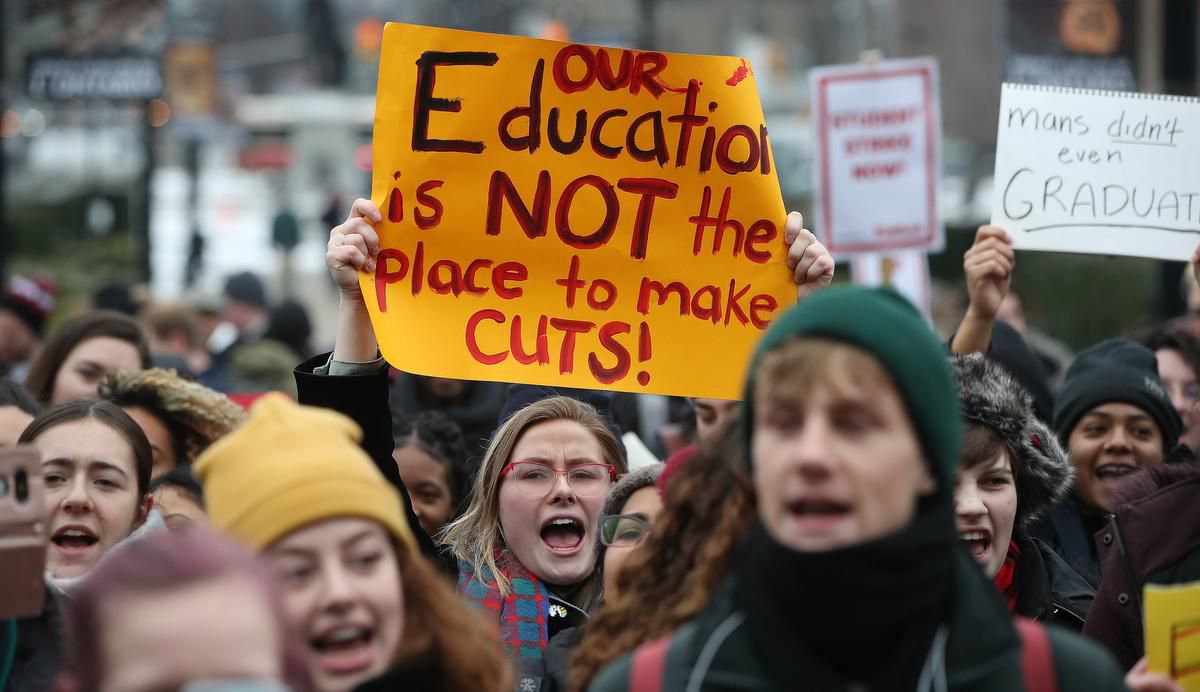 LeCentriste's tweet photo. Notre parti cherche à résoudre les enjeux économiques auxquels le Canada est confronté et sommes déterminés de le résoudre sans couper aux fonds consacrés à l'éducation, au santé ou les fonds importants pour les Canadiens. Les Canadiens ne devrait plus en souffrire des coupures. https://t.co/TPkCEd6e2g