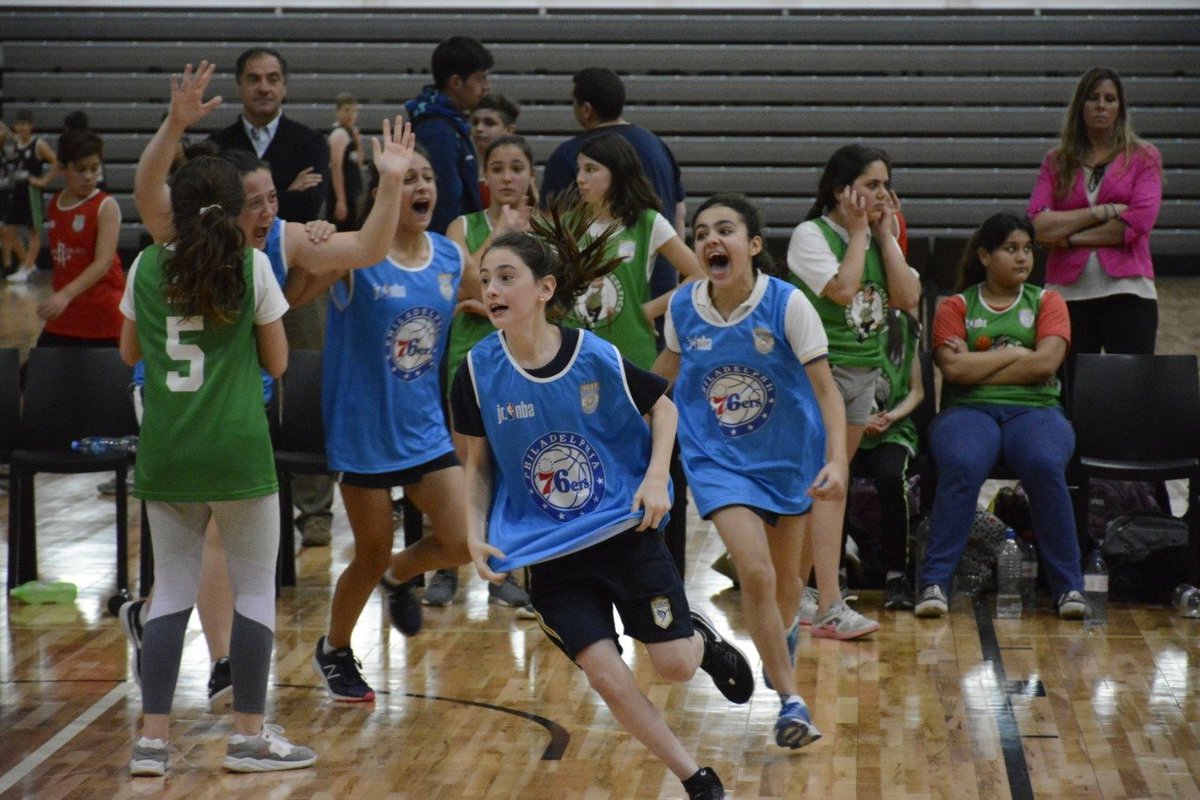 JrNBACABB's tweet photo. 📢¡ATENCIÓN!📢

🏀Con ustedes, los campeones del #JrNBACABB en Bahía Blanca!

➡️Rama Femenina
🥇Campeón: Del Solar - Philadelphia 76ers 
🥈Subcampeón: EEM Nº 3 - Boston Celtics

🏆MVP: Martina Busseti - Boston Celtics

Fotos: Gentileza de Mauro Giovannini https://t.co/XeC9vi3YDD