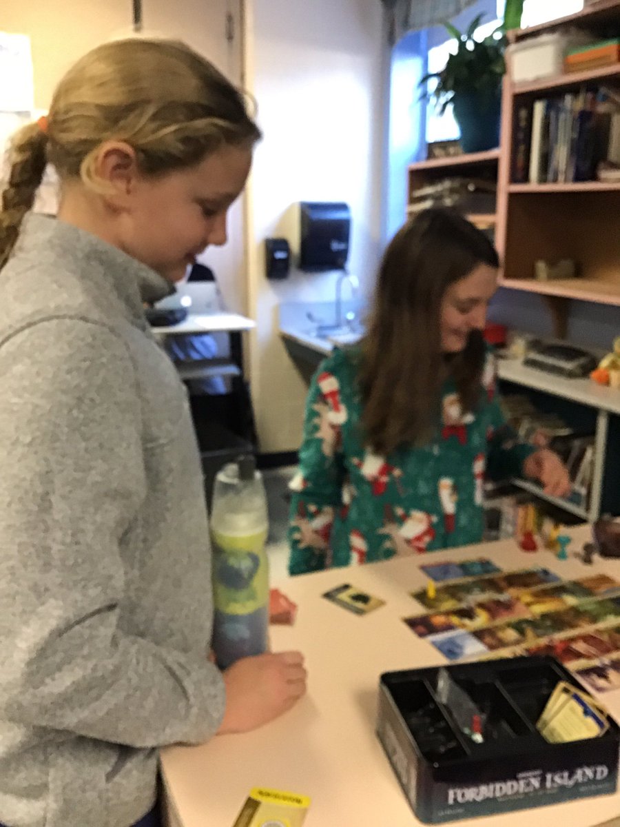 HMSgrade6's tweet photo. We met our sub team trimester reading goal of 547 books so we had Favorites Day today— all the things we love to do in school. We read, wrote, played board games, and played lemon. It was great!  #adventurers #explorers https://t.co/AM2gOockfK