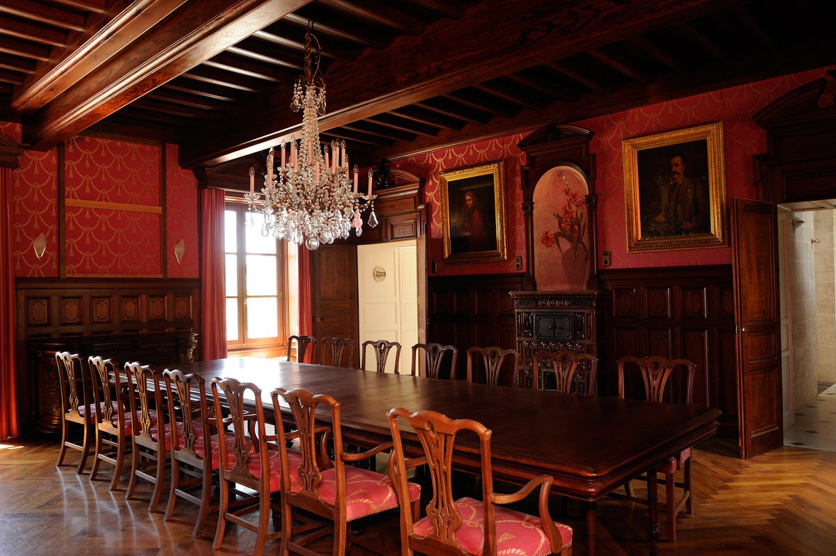 Forgive the "radio silence". Is anyone here in need of a winter break,for I know I that am. And preferably with a few close friends to join me at table...