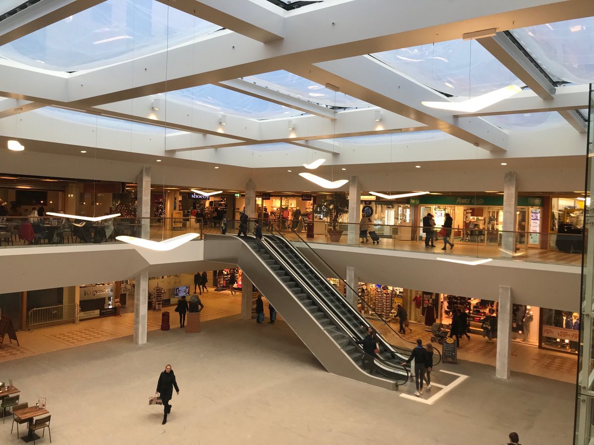 hansvantelling's tweet photo. Winkelcentrum #Bisonspoor in #Maarssen / Maarssen-Broek. Vol in de renovatiemodus. https://t.co/Qk8KiWnEnF