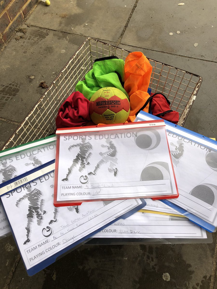 HestonPEDept's tweet photo. Into week 6 of matches for our Year 10 #SportsEducation unit. Solid performance from the girls today. Chosen sport was #Handball 🤾‍♀️ after last weeks successes. Can’t wait to see the outcome in finals week 🥇 #SportsEd #Independent #FacilitatedLearning https://t.co/OZjLuPe97H