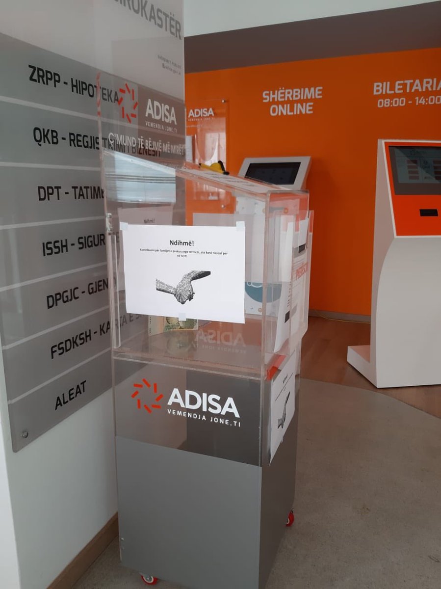 ADISA_Lab's tweet image. Të nderuar qytetarë, në të gjitha Qendrat ADISA kemi një hapësirë të posaçme ku secili mund të japë kontribut në ndihmë të familjeve të prekura nga tërmeti. Njësia Lëvizëse ADISA gjithashtu, ndodhet në terren duke ofruar ndihma në zonat më të prekura. #ShqiperiaSolidare