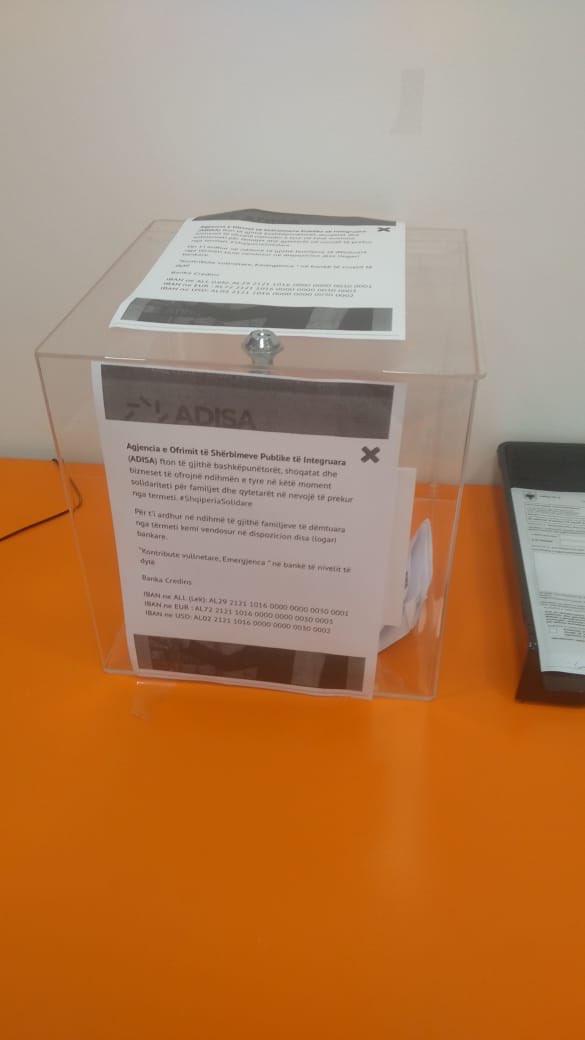 ADISA_Lab's tweet image. Të nderuar qytetarë, në të gjitha Qendrat ADISA kemi një hapësirë të posaçme ku secili mund të japë kontribut në ndihmë të familjeve të prekura nga tërmeti. Njësia Lëvizëse ADISA gjithashtu, ndodhet në terren duke ofruar ndihma në zonat më të prekura. #ShqiperiaSolidare