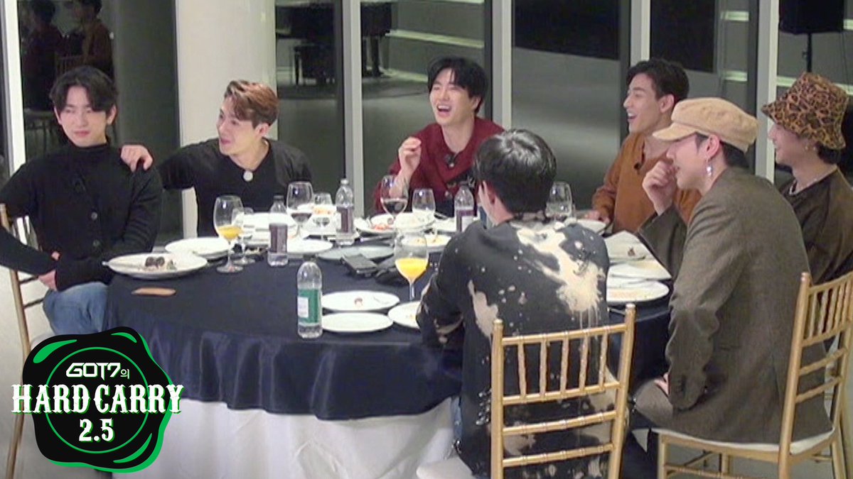 tuandoingthings's tweet photo. it really warms my heart whenever i see the boys gathered around a table eating together  🥺💚 the best best family!!!! hope their tummies and hearts will always be full 💖💝💞💙🧡❣🧡❣💛💌💙💟💖💟💖 https://t.co/5jwwmLo2d3