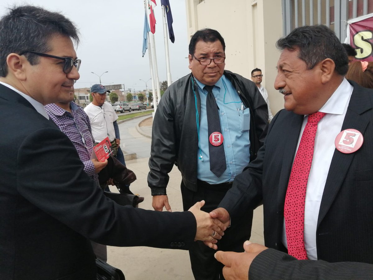 DecanoContreras's tweet photo. Ayer seguimos caminando y llevando vientos de cambio y mejora para abogados y abogadas #CAL #Marcael5 #SomosContreras #DecanoContreras https://t.co/xcIMLgQVNO