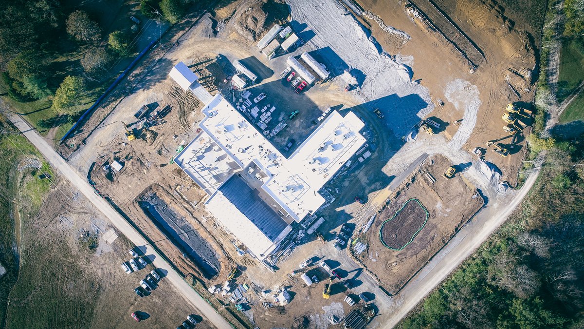 AmericanConst's tweet photo. ๐ Finishing up exterior skin and site work and making great progress on the inside as well. ๐
.
.
#americanconstructorstn #progress #amconsttn #stephensvalley #church #williamsoncounty #builders #nashvilletn #construction #project #stephensvalleychurch https://t.co/lZovRyDvzJ