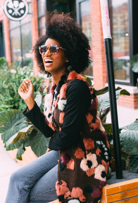 TheReadyPretty's tweet image. "Stop shrinking yourself in places you've outgrown." 
💕 #BossBabe motivation for the day 💕