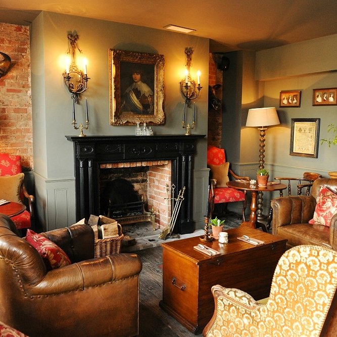 The_Pig_Hotel's tweet photo. Tucked away in the medieval walls, #THEPIGinthewall is a little bit higgledy-piggledy and full of character 🐖

Dig in and sleep over at the smallest of our litter from just £149 for 2 this January or February.

Book today at https://t.co/ikEfcYNkX2 #southampton #blackfriday https://t.co/4tVQxHC9t7