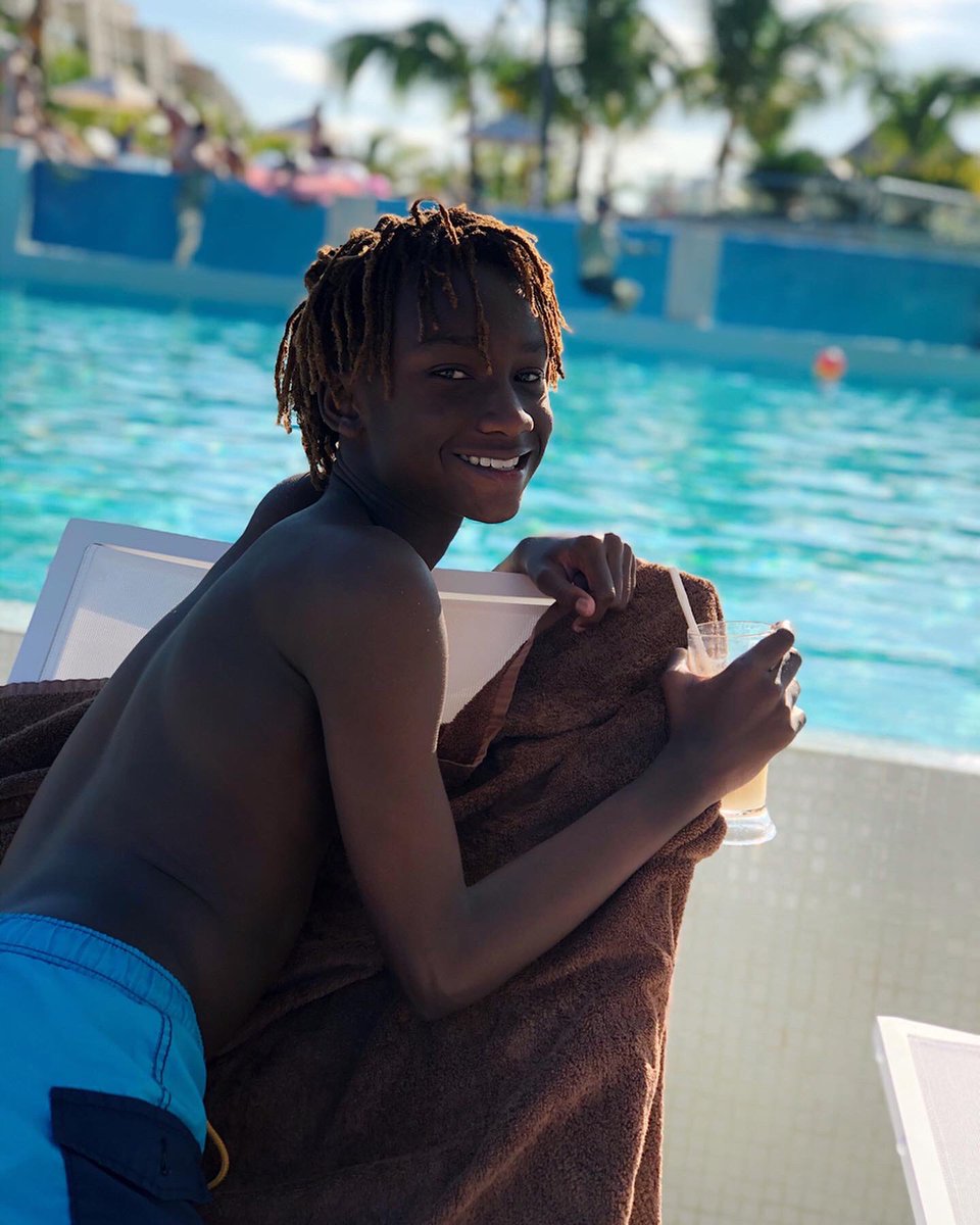 LaurenMaillian's tweet image. Kid wants a piña colada 🥤, mom wants a picture.📸 And he thinks this was a compromise 🤣 
.
.
.
.
.
.
#ThePathRedefined #Family #Love #FunInTheSun #PuntaCana #BeExceptional #Thanksgiving #BeachLife #Gratitude