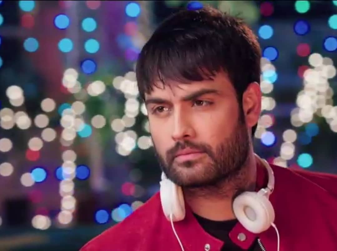 Even his looks & styles in every character! He nailed it!He was so damn hot With comped or messy hairWith beard or wzoutMy Vote goes to  #VivianDsena forSexiest Star of The DecadeSexiest Star of 2019  #AsjadNazirSexyList2019 #EasternEyeSexyList2019  @asjadnazir