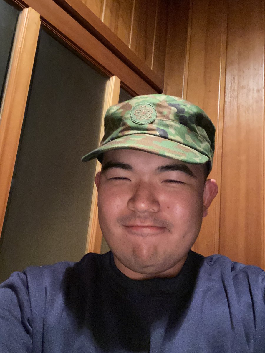 カツ丼 ベレーの乗りがわるいけど軍帽スポッと被れるから短髪は良いですね ベレー帽が似合わない男10年連続no 1です カツ丼 ベレーの乗りがわるいけど軍帽スポッと被れるから短髪は良いですね ベレー帽が似合わない男10年連続no 1です