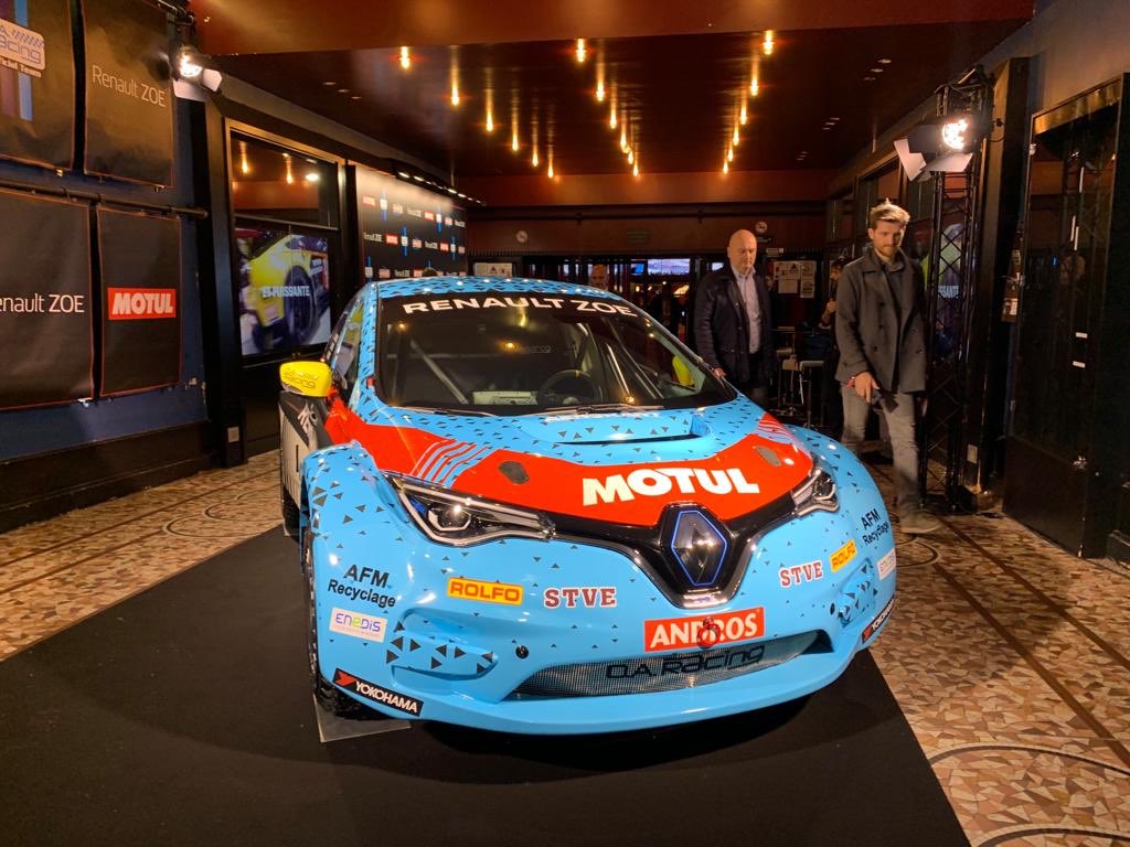And we are here with @DARacingRX, because the star today is our #RenaultZOE 🌟! Our iconic electric car will try to win the EV @TropheeAndros_ this year 💥 with @nico_prost @JbDubourg & Emmanuel Moinel