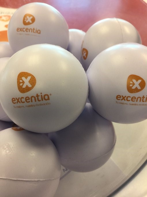 excentia's tweet photo. ¡Que levante la mano quién tenga una de estas! RT si la tienes, MG si te vas a pasar a por una ahora #excentiaVLCTesting #vlctesting19 https://t.co/u36PrindAD