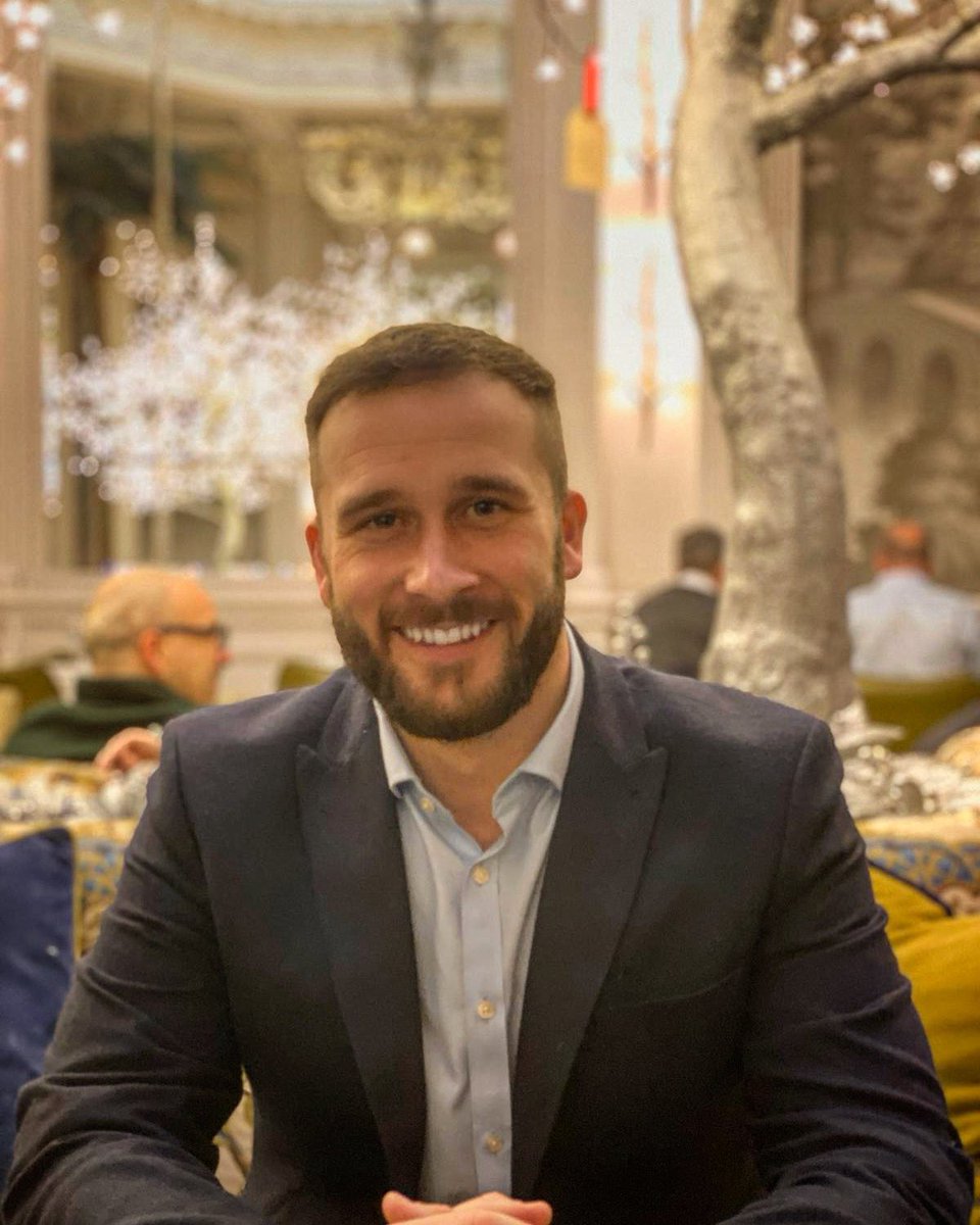 It isn’t Christmas till you’ve visited <a href="/FrancesPMaurer/">Frances Maurer XX</a> at <a href="/The_Balmoral/">The Balmoral</a>   #Christmas #Edinburgh <a href="/hamiltoninches/">Hamilton & Inches</a>