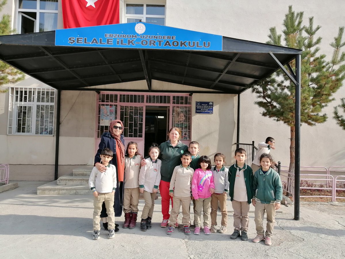 erzurum_yesilay's tweet photo. İlçe Milli Eğitim Müdürümüz İbrahim Yılmaz 'ın katılımı ile Şelale İlk-Ortaokulunda  Benim Kulübüm Yeşilay Projemizi uyguladık. Okulumuzda Yeşilay kulübü kurulması için kendilerinden söz aldık. #benimkulübümyesilay #iyikiyeşilayvar @skaygusuz @1920yesilay @GencAtauni https://t.co/6hfoD6Clv9