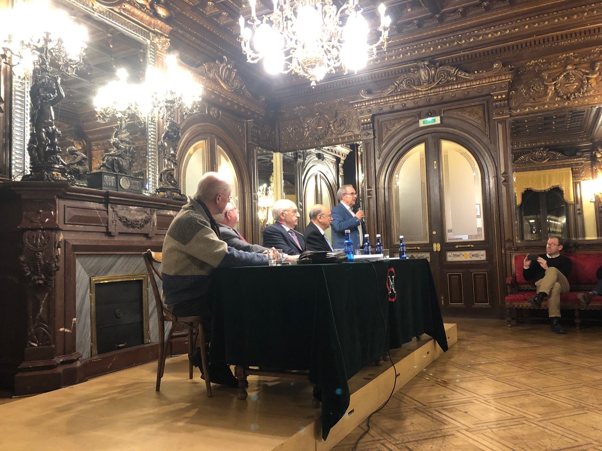 BodegasOlimpia's tweet photo. #CULTURA | El jueves 14 de Noviembre se celebró la entrega del primer premio del certamen organizado por el Nuevo Casino de relatos cortos en su séptima edición. El galardón, patrocinado por Bodegas Olimpia, recayó en Juan Lorenzo.
→ https://t.co/vmLY3QuNmK https://t.co/90pQtbjChQ