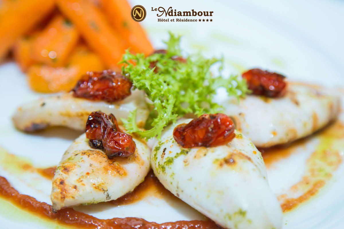 #NouvelleCarteDuNdiambour
Petits calamars grillés, duo de patates douces et carottes glacées au gingembre

Fan de fruit de mer ? Juste une envie de déguster un bon calamar ? Un seul endroit : 
<a href="/ndiambourhotel/">Le NDIAMBOUR Hôtel et Résidence</a> 

121, Rue Carnot, Dakar
+221 33 889 42 89
 buff.ly/2XMj20i
