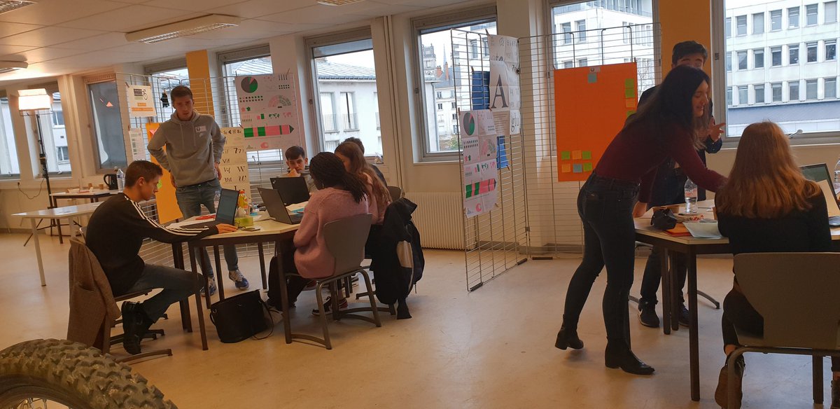 VBDmaths1's tweet photo. Les élèves de terminale DNL Maths du lycée Charles Péguy, en pleine création depuis 4h dans leur Data Sprint....Plus que 2h....#datasprint
#lycéeCharlesPéguy #DNLmaths https://t.co/eyyjvQTPtW