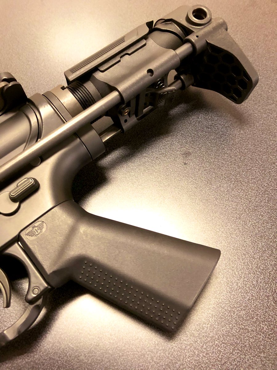 sekito_official's tweet photo. ■BOLT大使館なう #85■
新型リコイルユニット内蔵して
来月発売予定の…
BOLT
- M4 PDW BRSS R.A.I.D.E.N -
各部接写をどうぞ😎
#M4PDW #RAIDEN #BOLT https://t.co/BXr6xQ7JK3