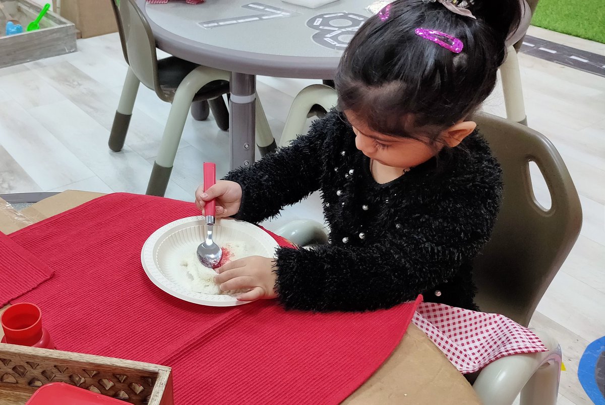 deswal_tripti's tweet photo. PN celebrating colors. Red is the colour of the week . Day 1: Everything was red all around. #practicallifeskill making bread 'red' jam sandwich! 
#selfmanagementskills  #learningwithplay #ownership 
@AneeshaSahni @deepa_nanda @Prometheus_Edu 
@soniasingh_13 https://t.co/ho3jDDlZfV